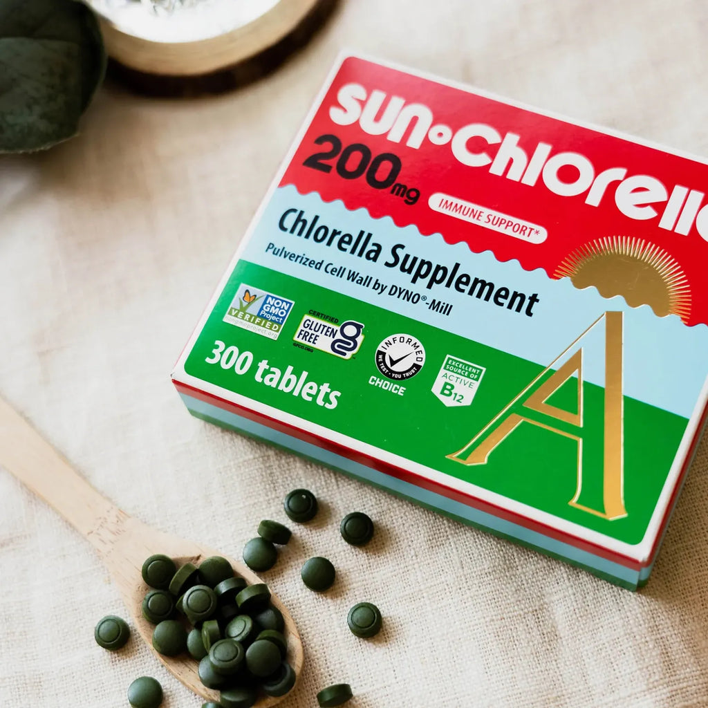 Sun Chlorella 300 Tabletas 200 mg | 90 %+ de pared celular pulverizada | Vitamina B12 y vitamina D de origen natural | Sin OGM, sin gluten