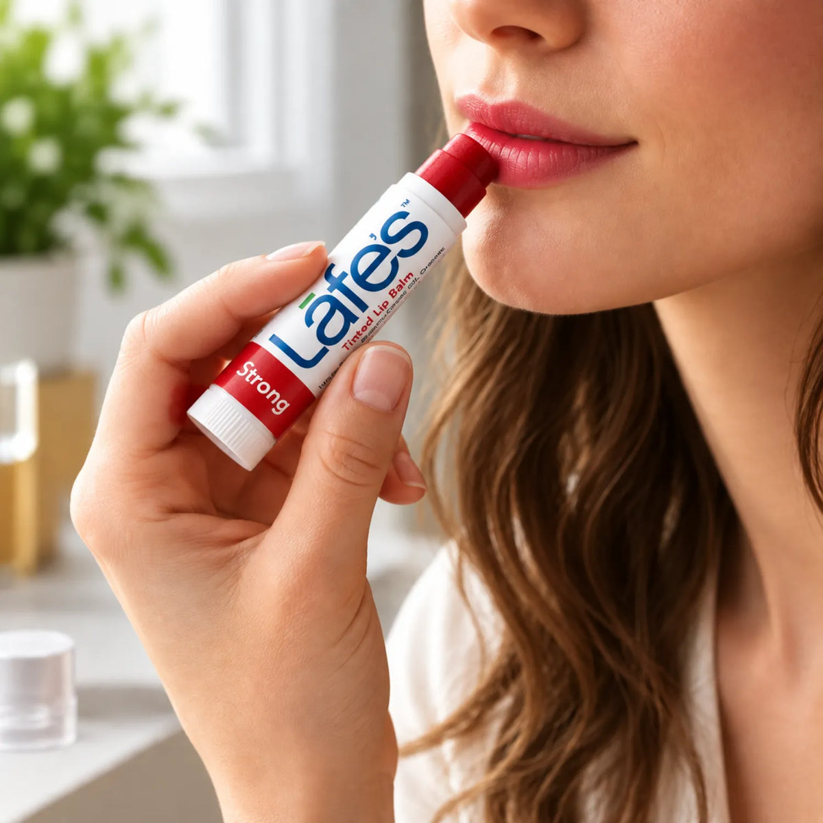 LAFE'S Bálsamo Labial Orgánico con Color Strong | Hidratación y color intenso para labios | Con mantecas y aceites vegetales | Sin parabenos ni ingredientes artificiales | Bálsamo labial natural con color