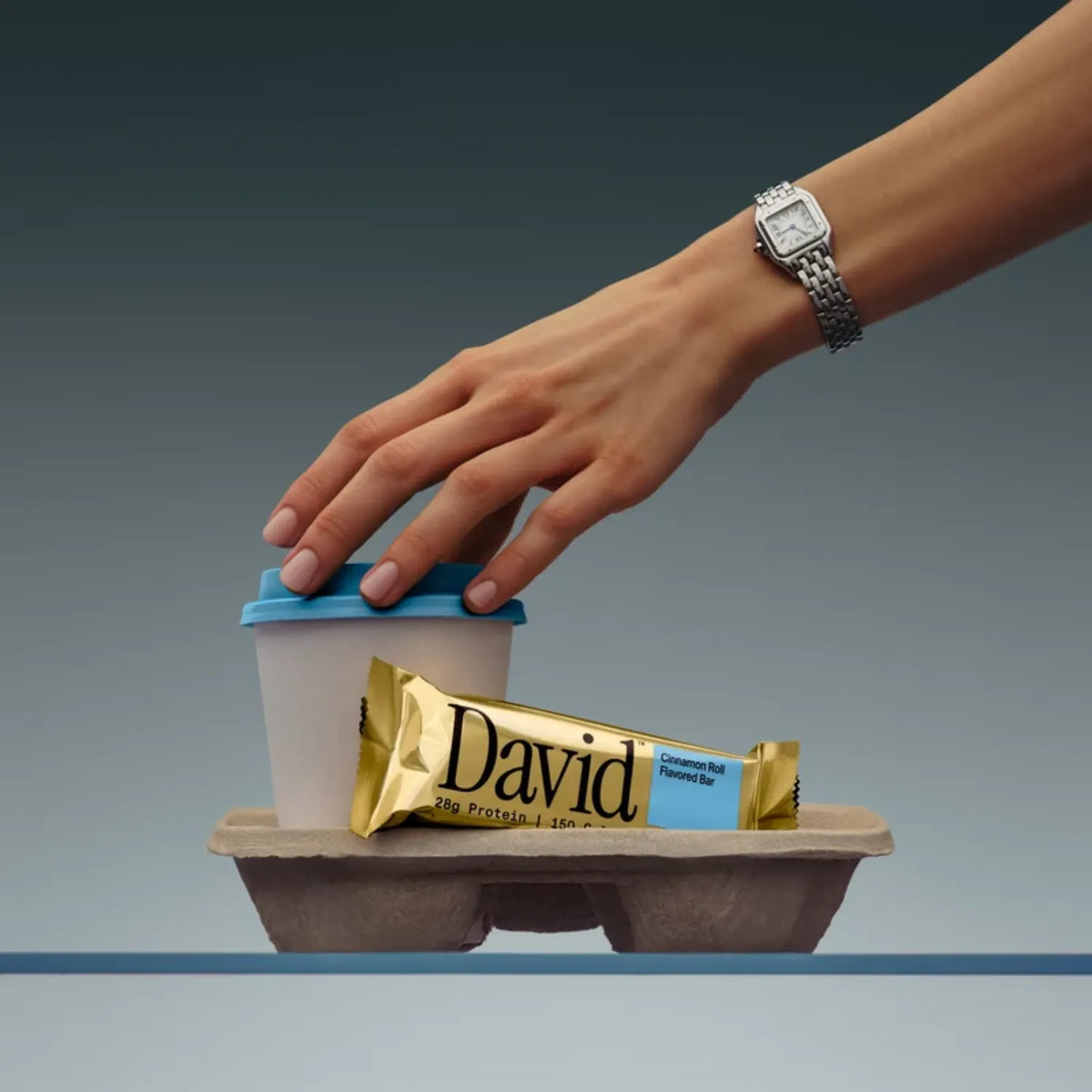 David Barra de Proteína 28 g de Proteína por Porción, Caja con 12 Piezas, Sabor Cinnamon Roll